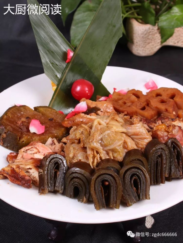 分步详解济南酥锅白菜围成花苞状四荤六素分层放