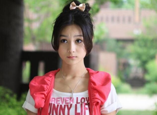 《铠甲勇士》的杨欢迎还记得吗?如今和李现搭档,女王范霸气十足!