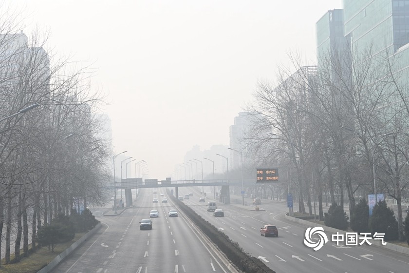 雾和霾来袭北京天空能见度转差