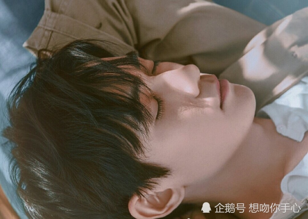 有一种"惊艳"叫男星"睡颜",肖战王源没啥,看到王一博:不愧是你