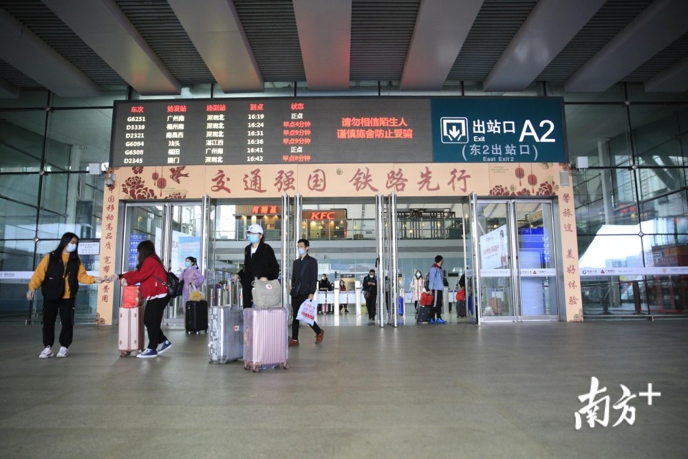 网传深圳北站被挤爆,实际空荡荡_腾讯新闻