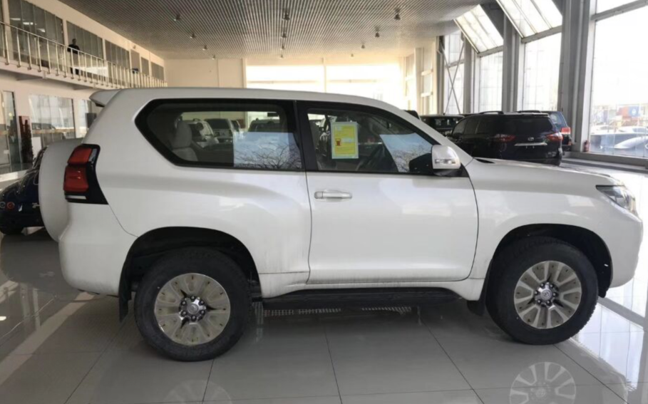 两门版丰田霸道来啦!外观酷似放大版吉姆尼,纯粹的越野利器!