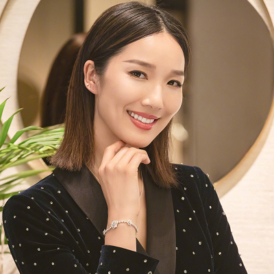 李亚男晒女儿熟睡照片,gabby尽显萌态,五官却神似王祖蓝