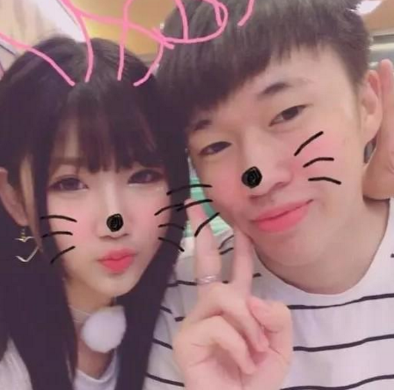 同样是职业选手:梦泪女友清纯,看到uzi女友:是心动啊!