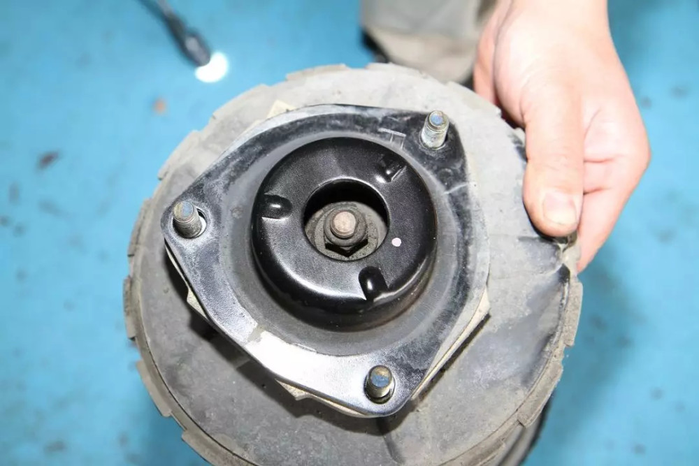 爱车开几年后 底盘开始出现异响 主要是哪些原因或零件造成的 腾讯新闻