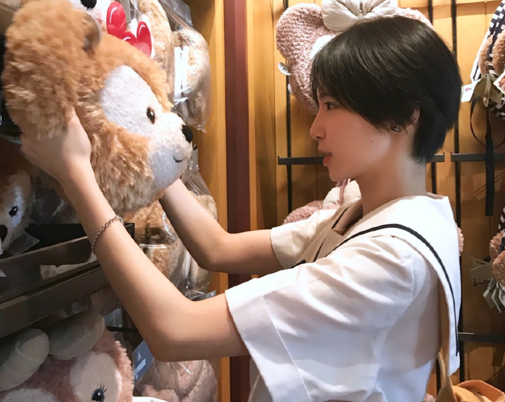 有种乳臭未干叫成果去迪士尼拍照像个孩子好羡慕她的男朋友