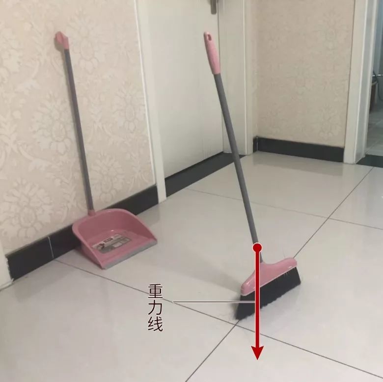 立扫帚