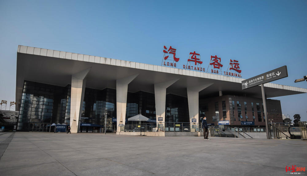 过去十几天里,日均客流量约5万人次的成都东站汽车客运站暂停客运班线