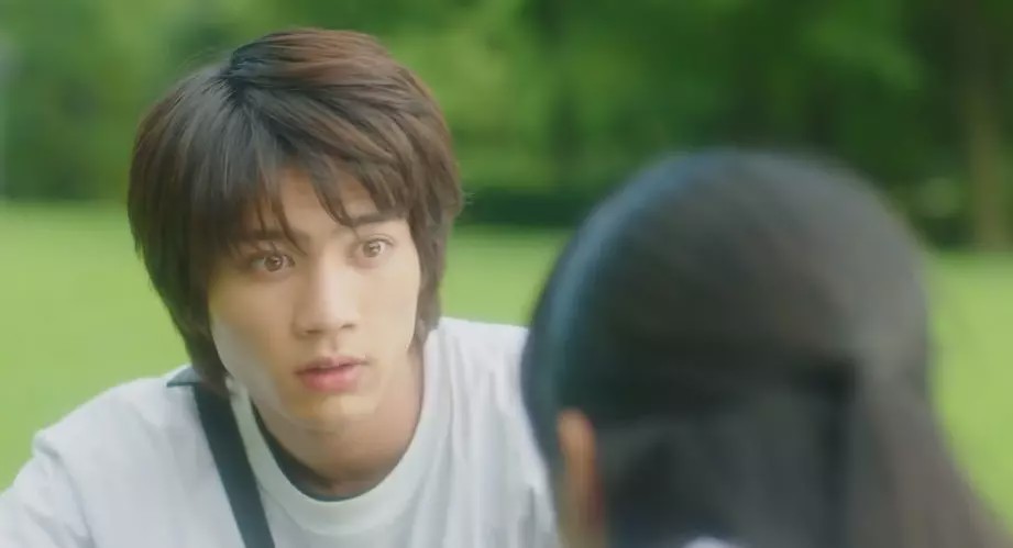 少男与少女,同时也向我们展现了一个微甜苦涩,令人心痛的青春恋爱物语