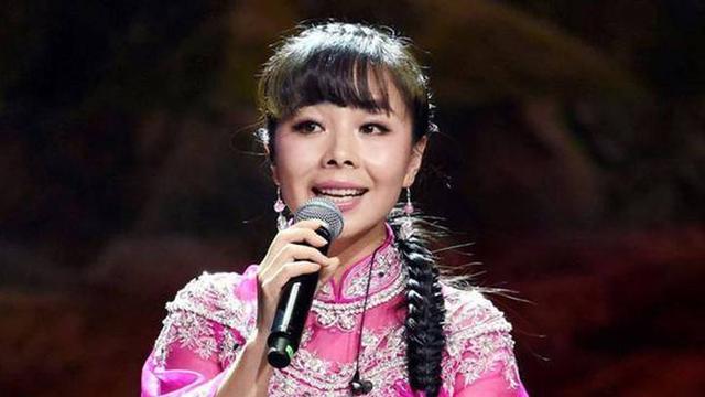 她在《星光大道》成名,豪宅豪车都有了,老公都变样了