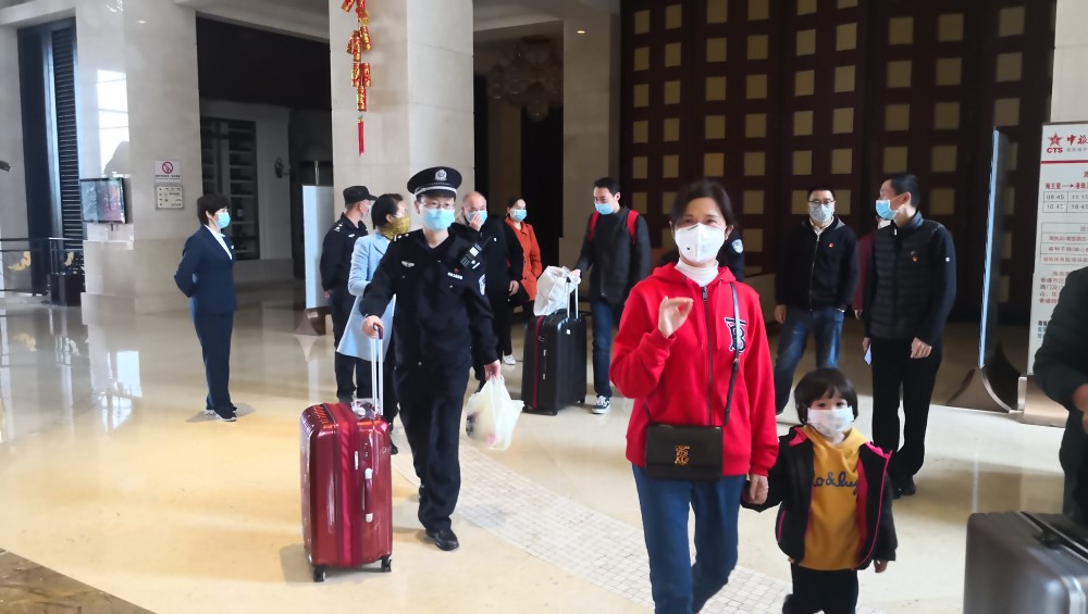 21名湖北籍旅客在珠海海泉湾结束隔离观察