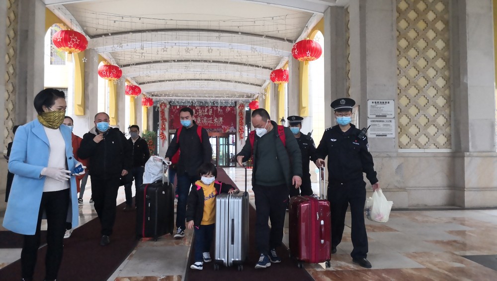 21名湖北籍旅客在珠海海泉湾结束隔离观察