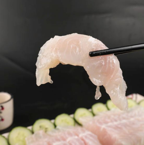 这时候神医华佗经过,下属报告了陈登,陈登便请其诊治.