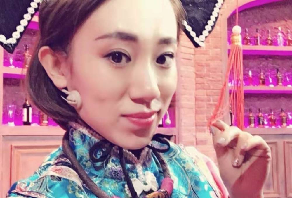 丫蛋:曾经红过小沈阳,却为了婚姻放弃舞台,换了一种活法_腾讯新闻