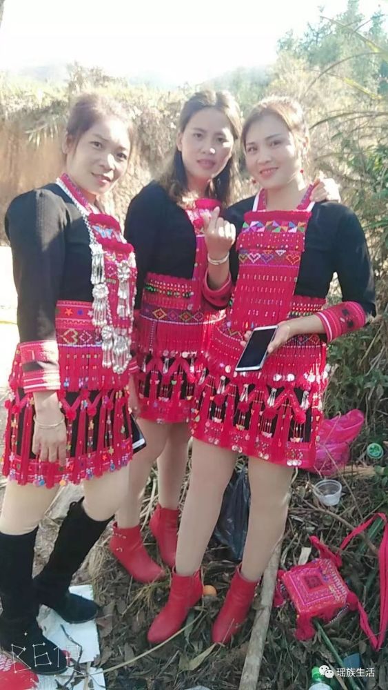 大山里的瑶族姑娘清纯淡雅亮丽脱俗