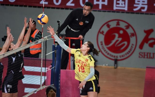 女排两将征服海外联赛!王梦洁师妹荣膺mvp,携网红副攻入围最佳