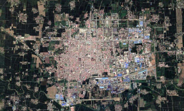 漯河市西南部,和许昌,平顶山,驻马店都有接壤,地处中原,地形以平原为