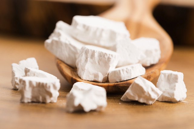 葛根,含有丰富的异黄酮苷类等物质,能够降酸排风,加快尿酸值的下降和