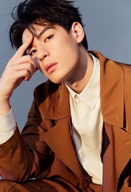 出演顾飞,谭泉出演蒋丞,沈月也将特别出演,导致几位演员遭受一些议论