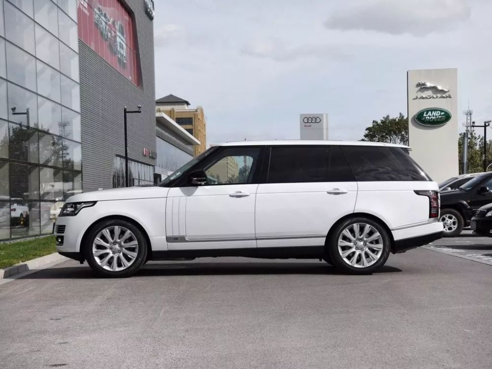 21岁王俊凯开380万豪车现身,网友:这年头谁进娱乐圈都暴富!