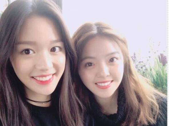 她的闺蜜团也是阵容强大,和欧阳娜娜是好朋友不说,和美合小公主也是
