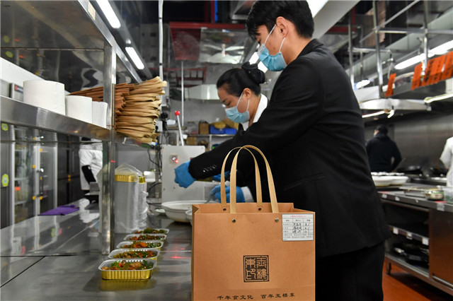 记者体验长沙百年餐企生产配送团餐外卖全过程