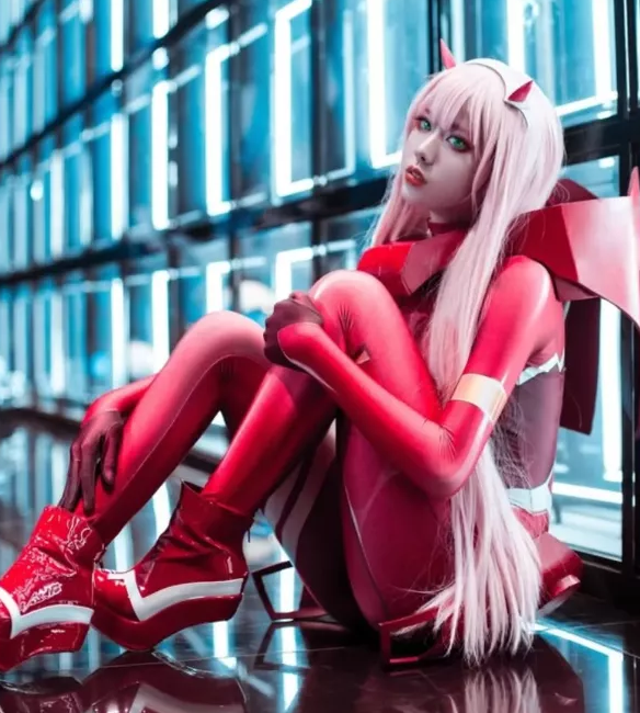 15岁小姐姐cos《国家队》02,你看她穿的"无跟鞋",到怎么起来的?_腾讯