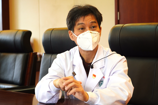 张忠德曾写好遗书的抗击非典英雄说起医生进武汉病区一度哽咽