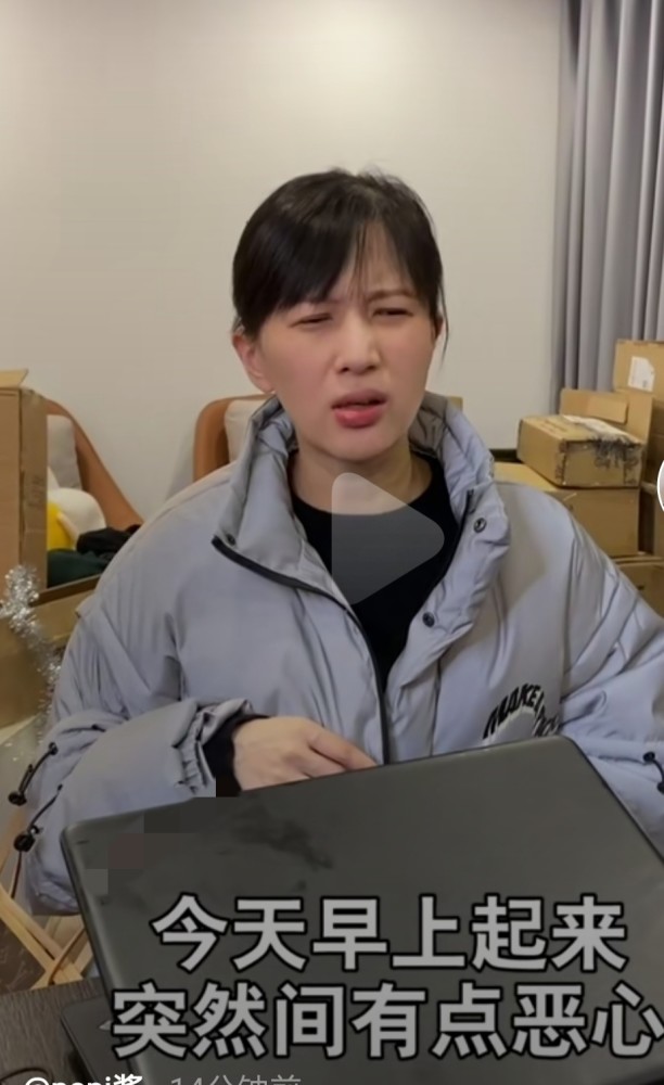 papi酱挺四月孕肚素颜现身.眼周暗沉脸发黄,这才是孕妈妈该有的样子