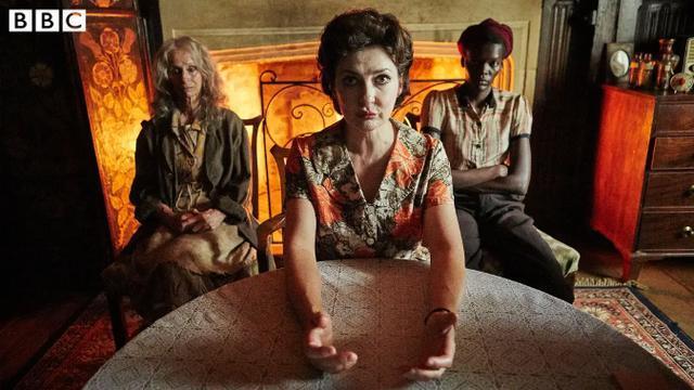 有人说,她们是女巫,会实行巫术,对于诅咒之事最为擅长.