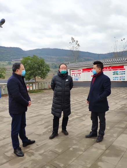 1月27日,万州区文化旅游委主任熊刚带领区文化市场综合执法支队检查