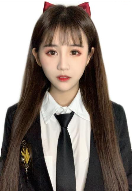 可以看到,杨清柠的证件照真的特别正式,而且五官也是
