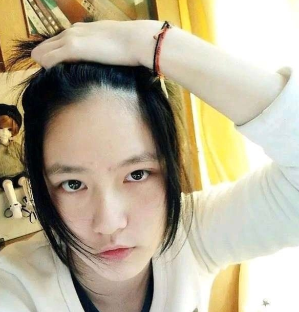 "诸葛大力"自称上学时没人追,原本以为是谦虚,看到旧照我懂了