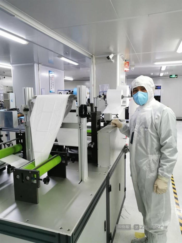 探访口罩工厂:"知道一线人员缺口罩,我们现在都是拼了命去做"