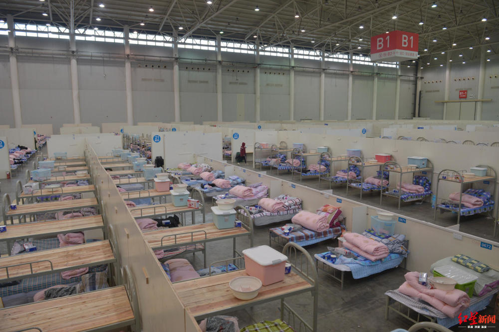 传说中的方舱医院此刻就在我脚下