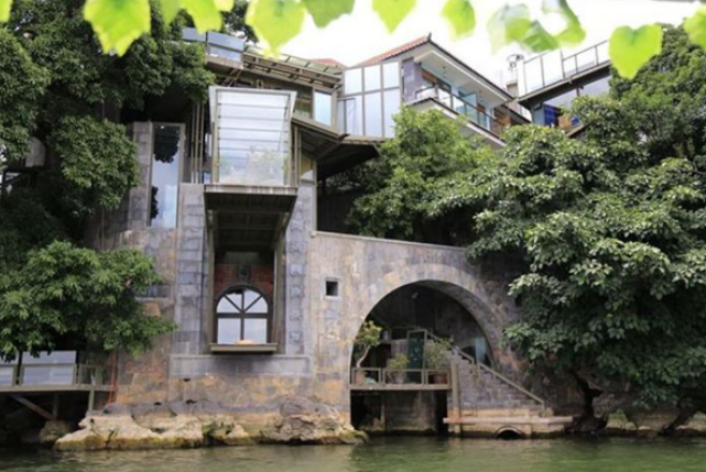 杨丽萍3000万月亮宫被封外表再华丽也遮不住里面的肮脏