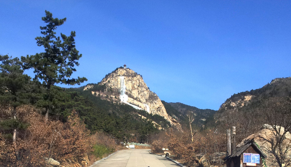 山东旅游人气很高的山,1000米以上山峰有14座,最高海拔1156米