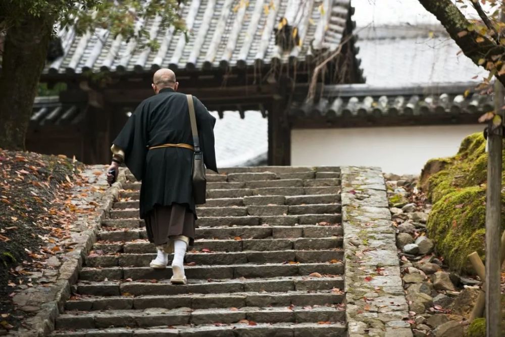 在茶道,劍道和日本俳句,以及日本人講究的物哀,幽玄,侘寂,意氣之美,都