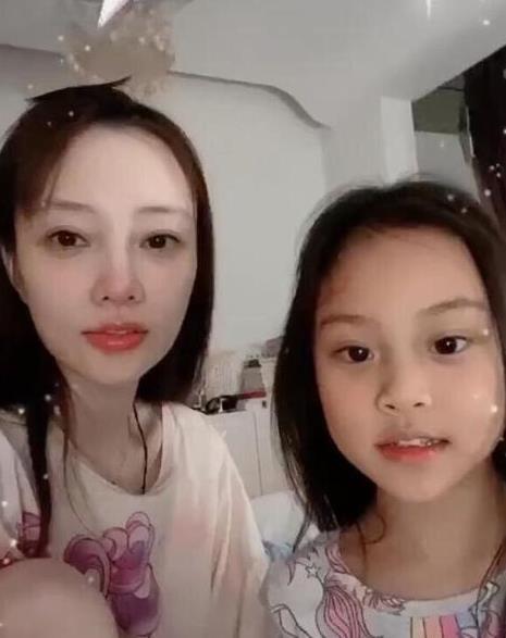 李小璐录视频娇媚喊话：我的公子在何方，想恋爱了？（组图） - 5