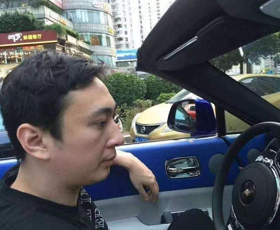 王思聪欠20亿债务还不起!无奈干起了代购?网友:穷成这样了?