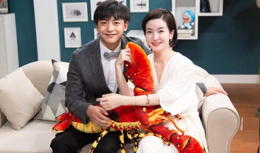 李佳航李晟手牵手撒狗粮有谁注意诸葛大力的反应导演都看不下去了