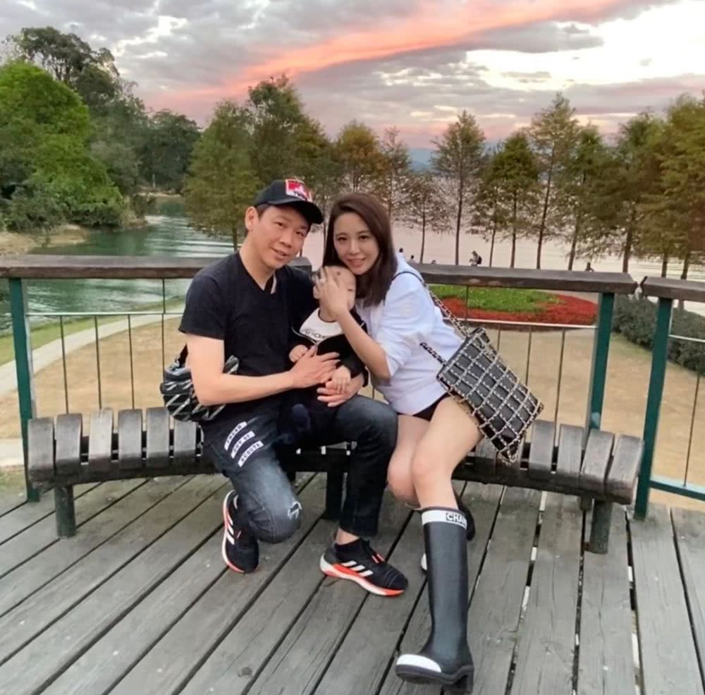 陶喆夫妇一同亲吻儿子为他庆祝一岁生日,孩子正面首曝光超像爸爸_腾讯
