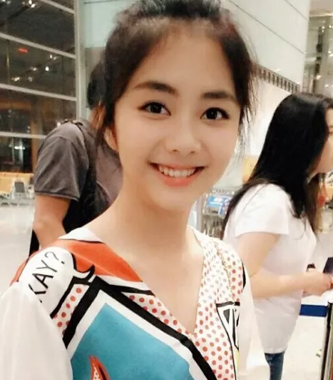 谭松韵的"少女脸"火了,还记得她刚出道的样子吗?眼睛不是一般大