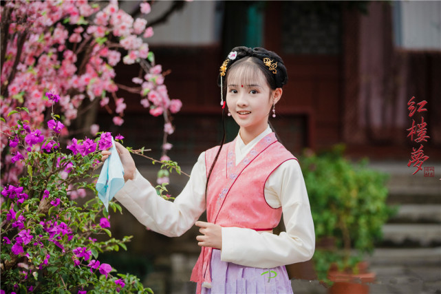 后来,原小戏骨总导演潘礼平团队从湖南广电撤出,自立