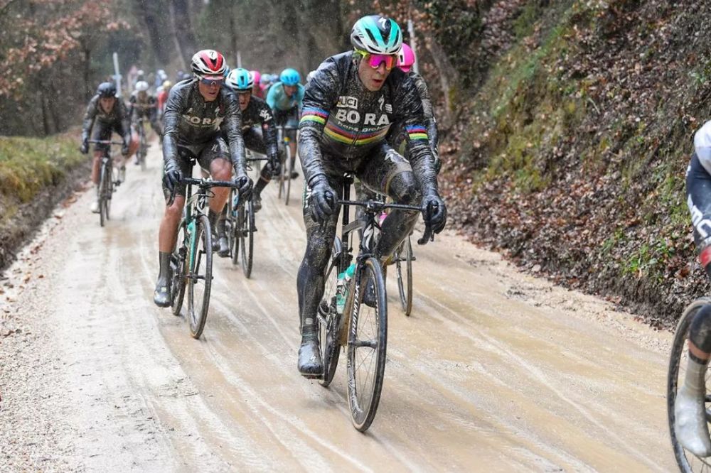 Uci更新职业赛中碎石路的相关规定 腾讯新闻