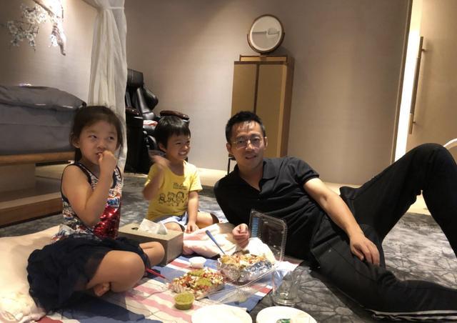 汪小菲|秦昊爆料汪小菲区别对待儿女，不允许弟弟叫“把拔”，遭大s训话