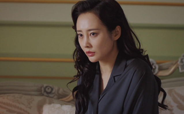 柳如丝江湖号称柳爷,开始的时候,一副不食人间烟火的样子,乍一看以为