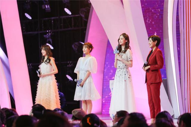 谈及感情经历,刘国冉分享道:"印象中最深的是一个谈了六年的女朋友,她