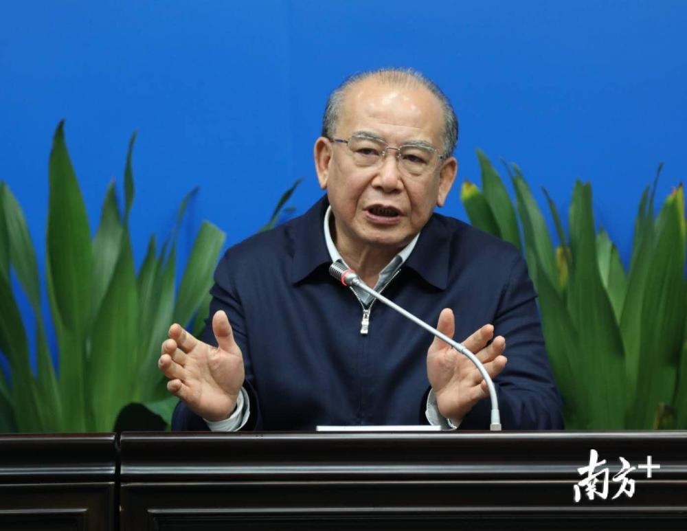 广州中学校长吴颖民