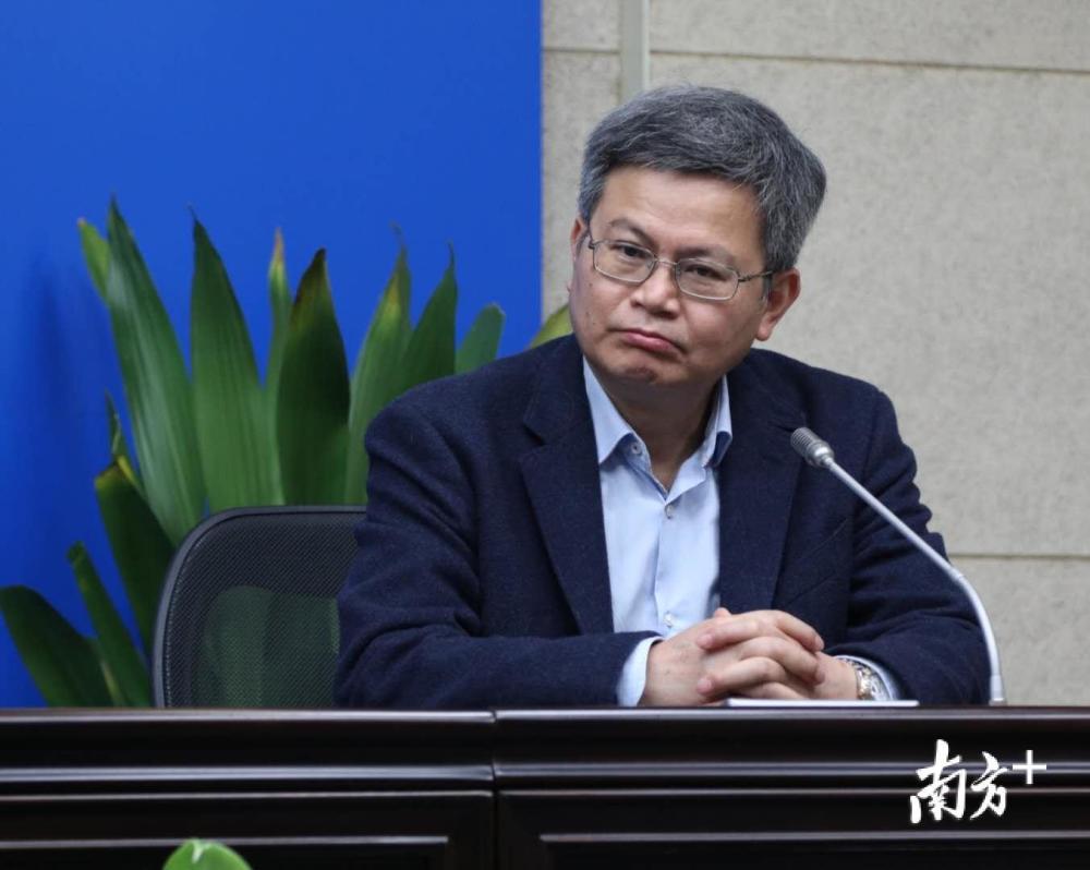 广州市执信中学校长何勇
